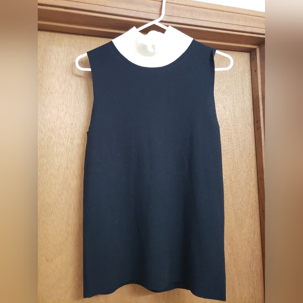 Akris Punto Sleeveless Sweater Pullover Top. Women's size 14. Black/ Cream